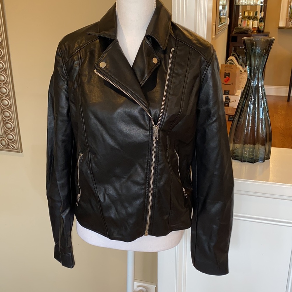 Divided H&M Imitation leather moto jacket Black w/working zippers. Small size
